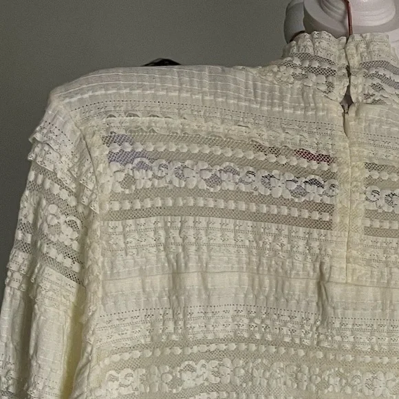 NWT EVEREVE Women's Endless Rose Mock Neck Textured Lace Top. Size medium - Picture 8 of 11